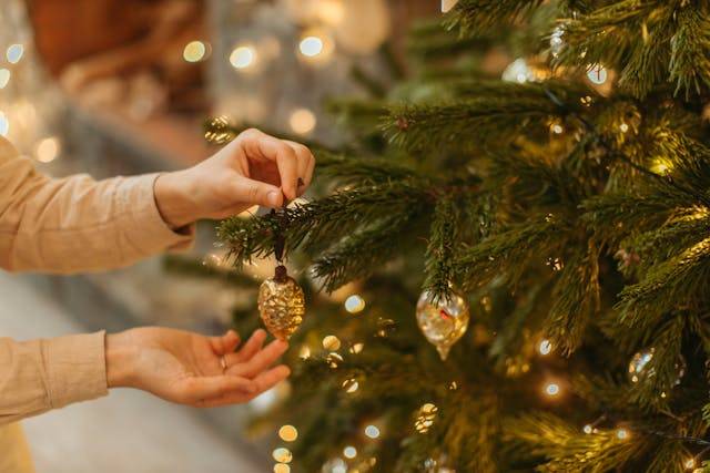 Come addobbare l'albero di Natale guida completa