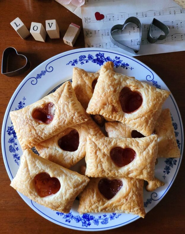 Dolci di pasta sfoglia per San Valentino