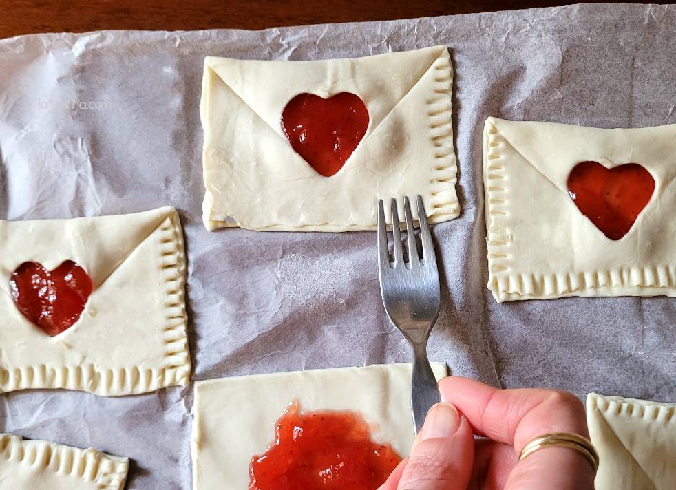 Dolci di pasta sfoglia per San Valentino ricetta